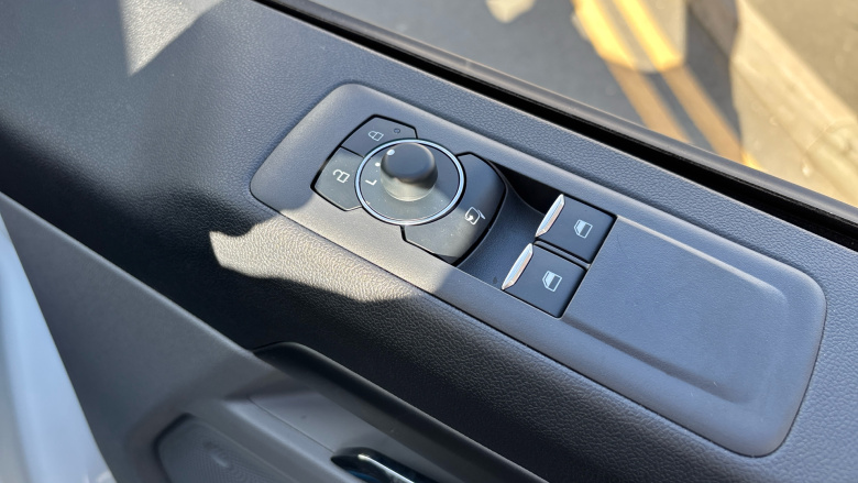 Ford Tourneo Custom 320 L1 Diesel Fwd 2.0 EcoBlue 136ps H1 Titanium 8 seater Auto